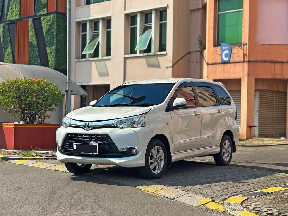KM 50rb Veloz 1.3 AT 2016 matic grand toyota new avanza putih