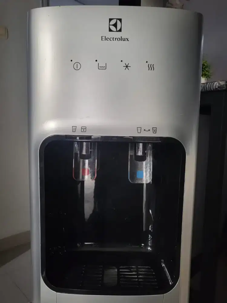 Dispenser Electrolux Hot Cold Normal | Galon Bawah | Dingin Maksimal