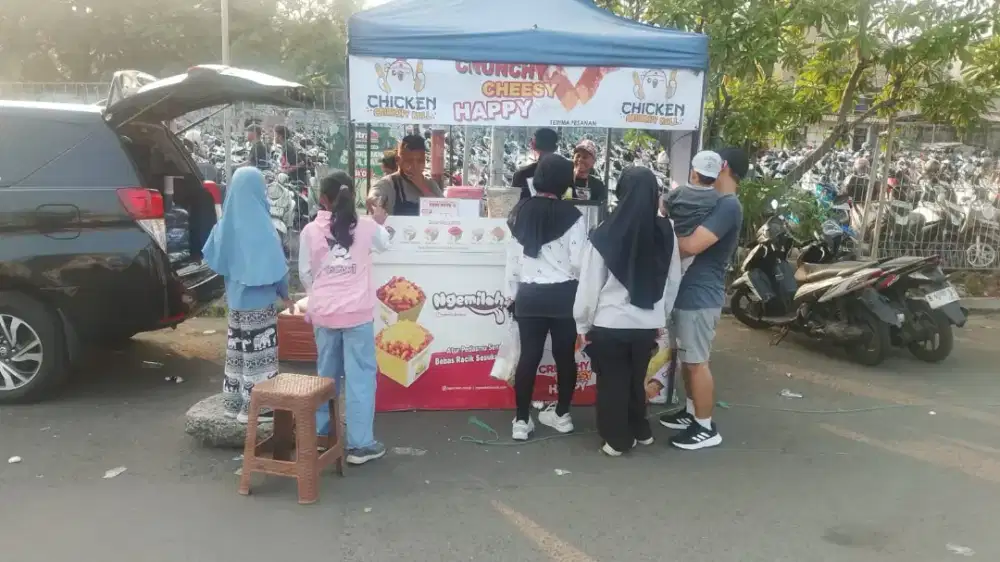 Di butuhkan pegawai CCR ( Chicken Crunchy Roll )
