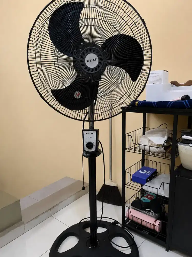 Kipas angin sekai 18 ( kipas bahan metal bkn plastik ) mulus