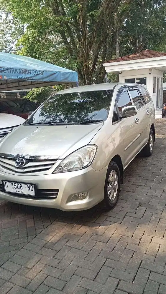 Toyota Kijang Innova 2010 Bensin