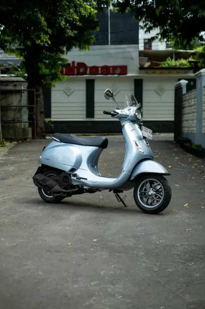VESPA PIAGGIO LX 125 IGET FACELIFT 2023