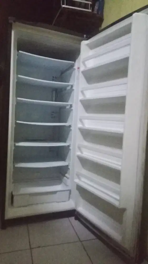 Dijual freezer es batu