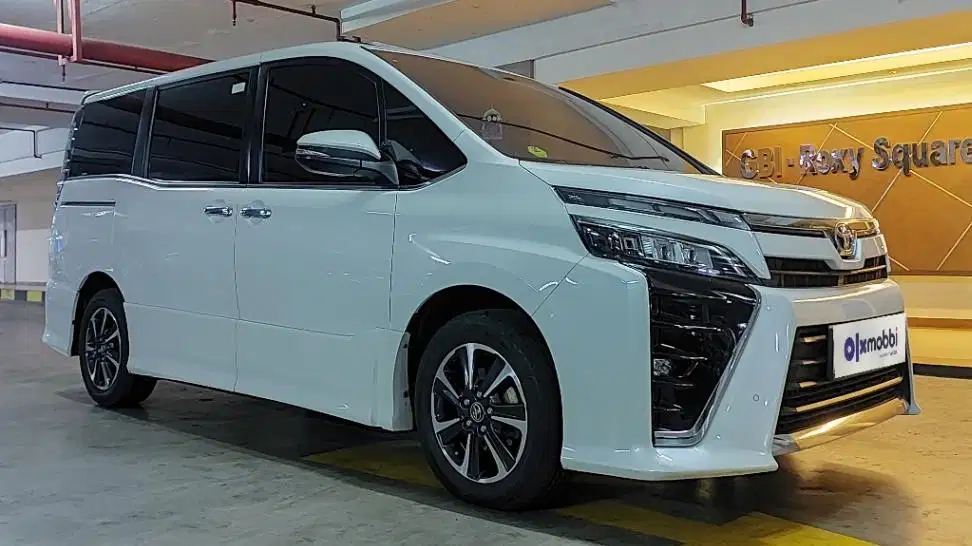 TDP 13 JT Toyota Voxy 2.0 Bensin-AT Putih 2018