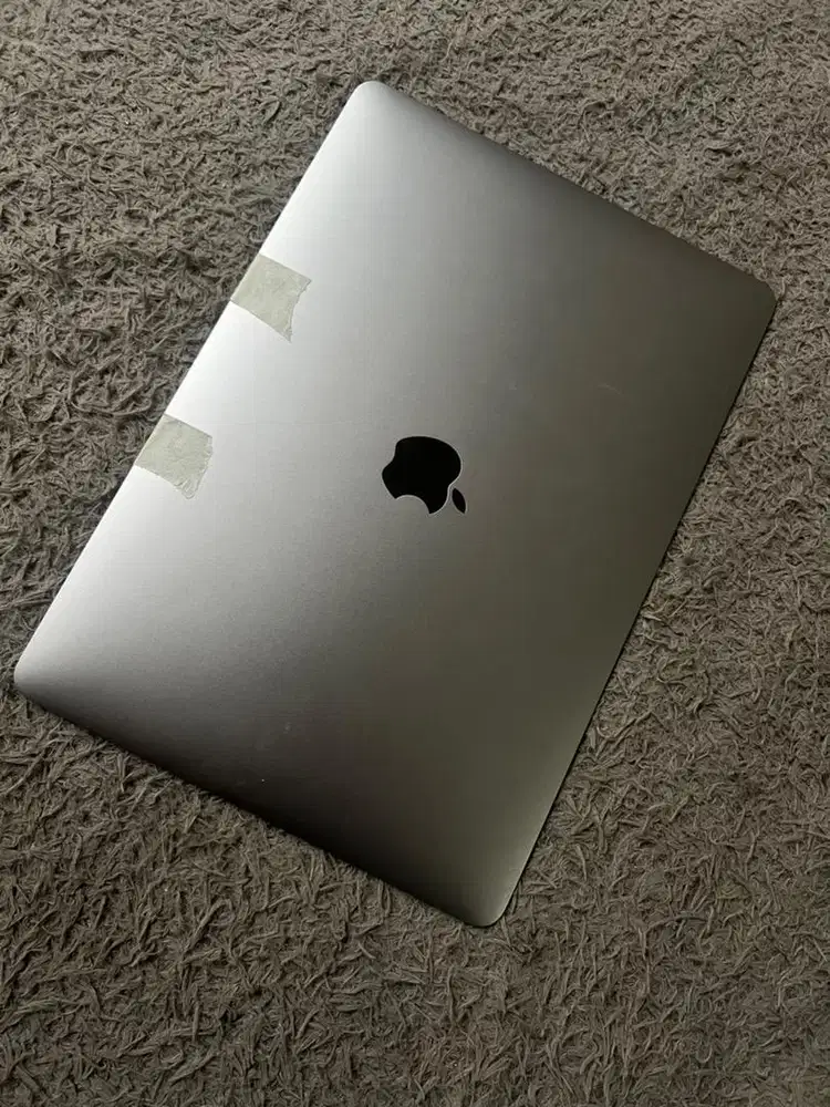 TERMURAHLCD macpro m1 A2338 mulus bagian bawahnya garis aja dikit