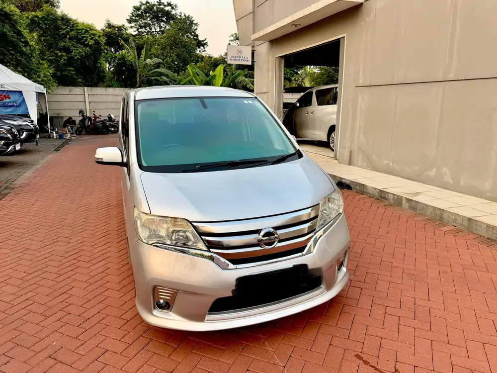 Nissan Serena 2.0 HWS 2013 AT silver metallic