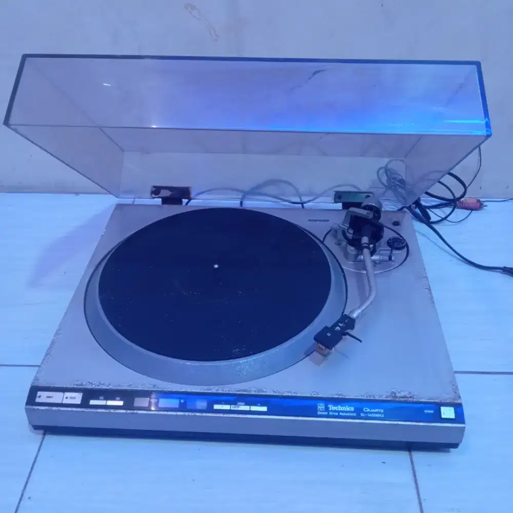 Mesin kaset hitam