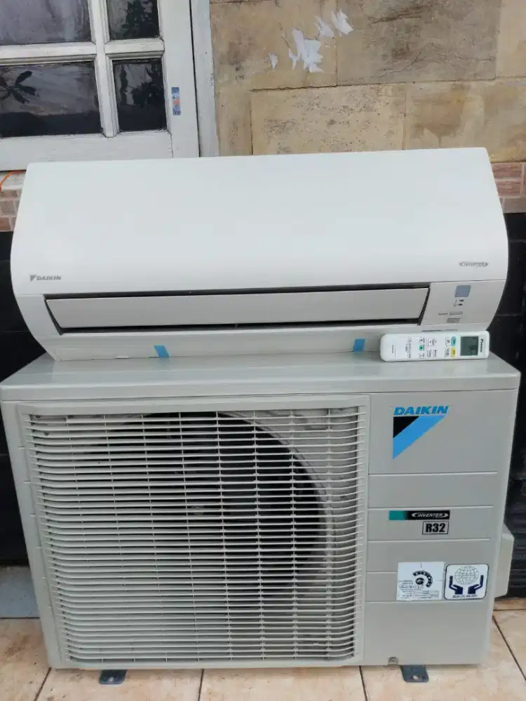 AC Daikin inverter 2.5 PK Thailand