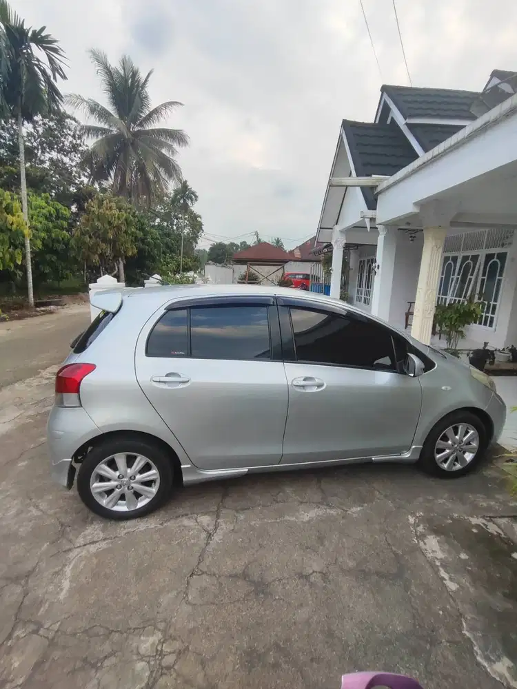 Mobil yaris manual 2011