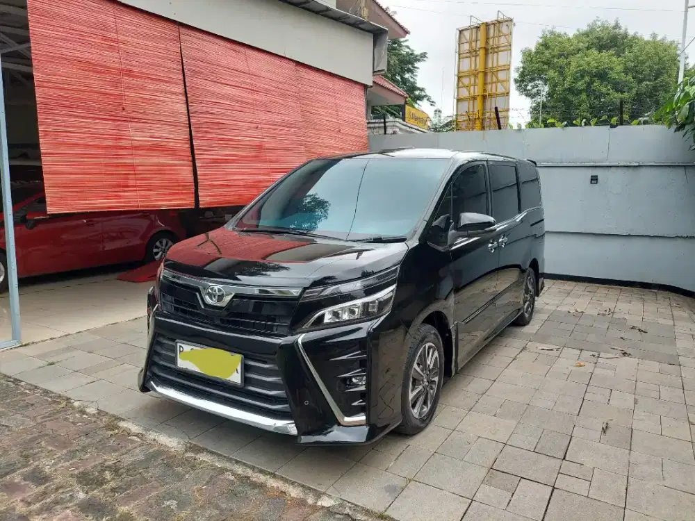 Ciamik toyota Voxy 2.0 At 2018