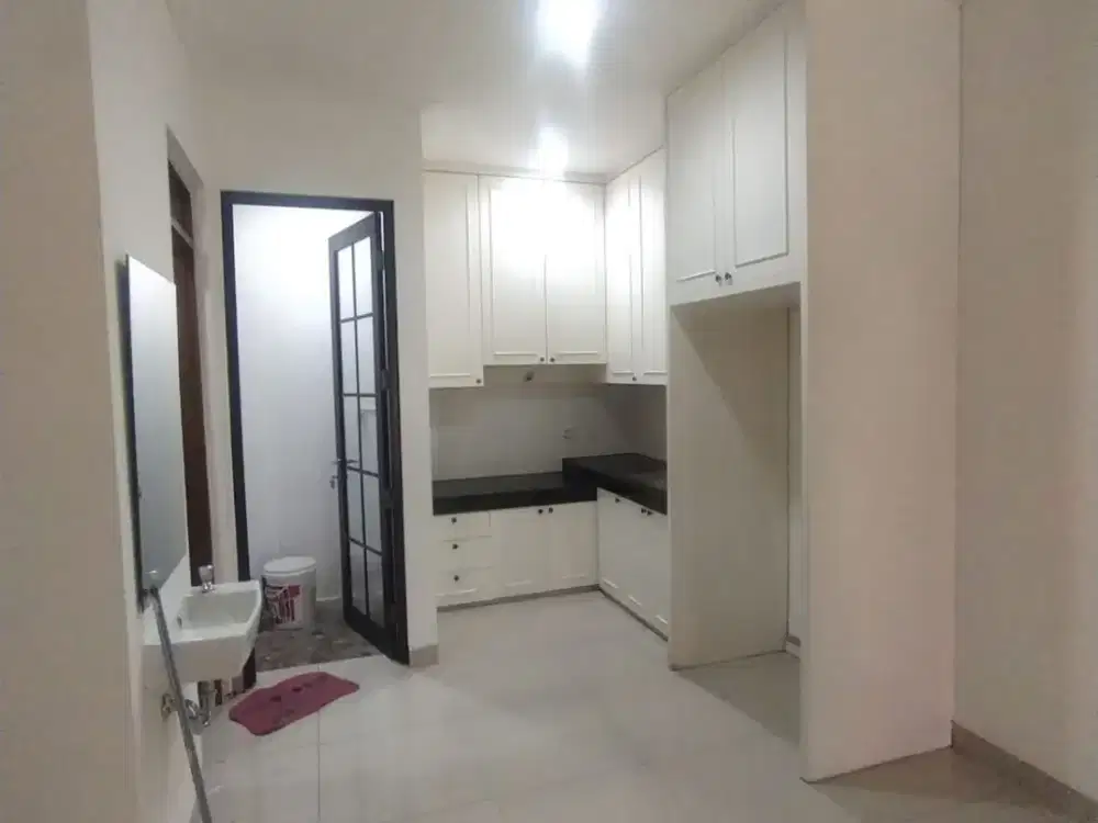 Jual Rugi Rumah SHM Semi Furnish di Green Village Cipondoh Tangerang