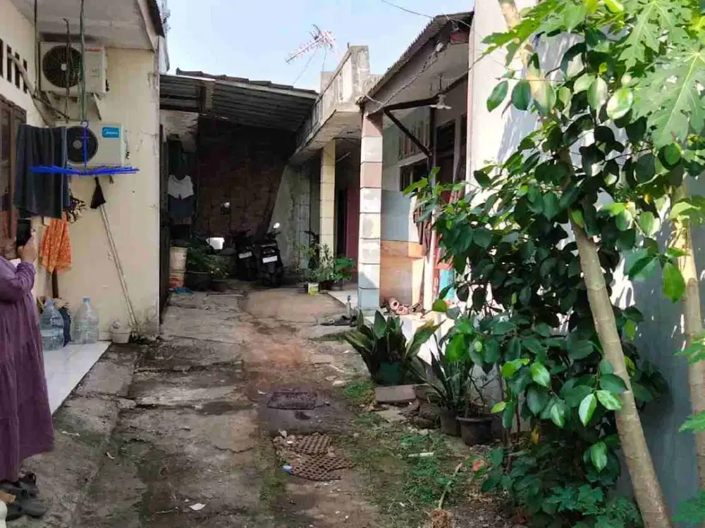 dijual cepat kontrkan 4 pintu kurang lebih 300 Meyer dari jln utama tanjung barat lama