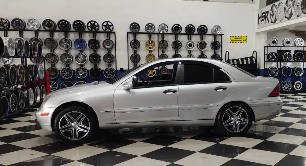 Dijual segera mercy w203 c200 classic matic tahun 2002