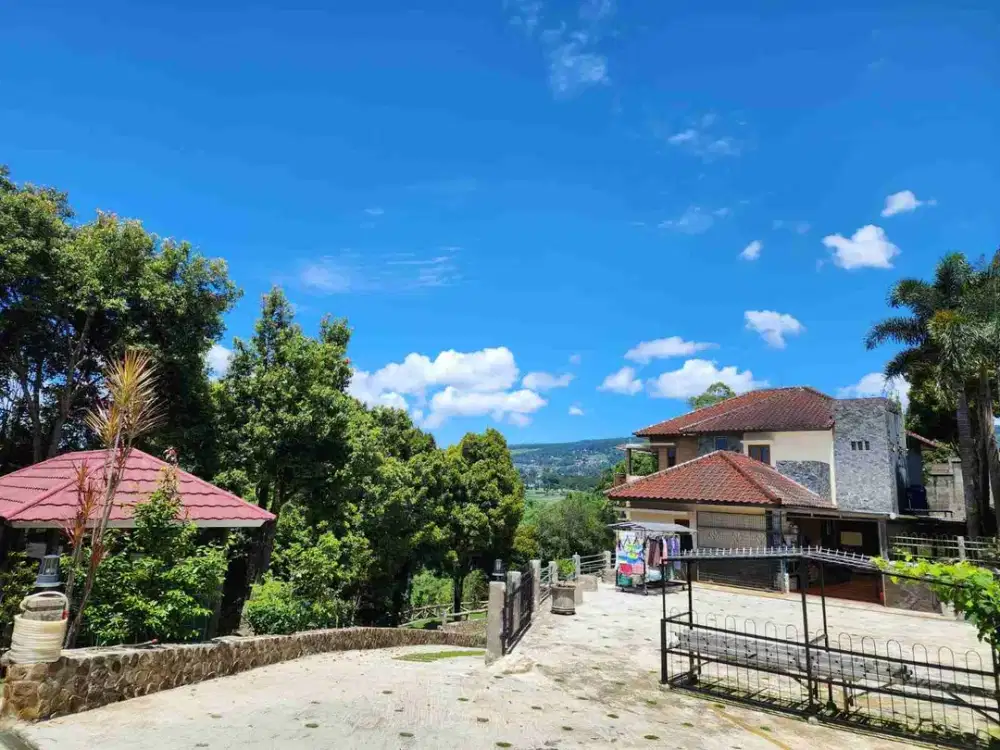 Villa diataa tebing, eksotik dengan view yang indah