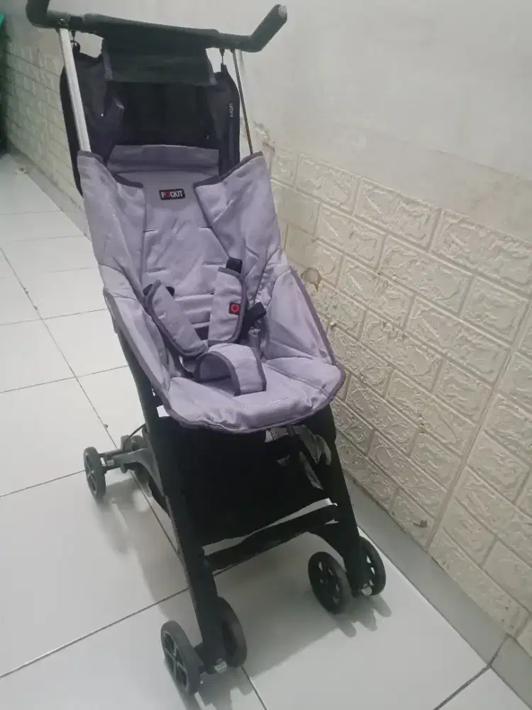 Stroller pockit warna ungu