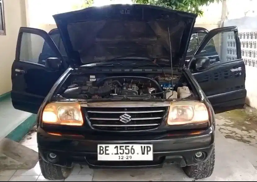 SUZUKI ESCUDO 2.0 BENSIN MATIC (AT) TAHUN 2002