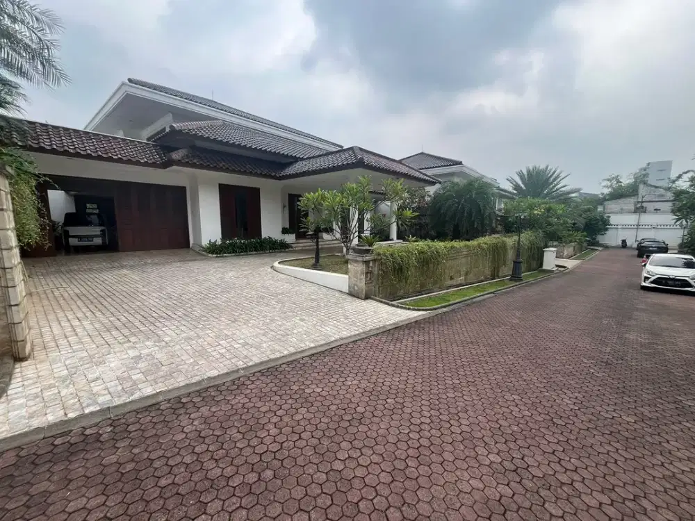 Rumah Resort Villa Palma Kav C dengan Kolam Renang di Pejaten Barat, Jakarta Selatan