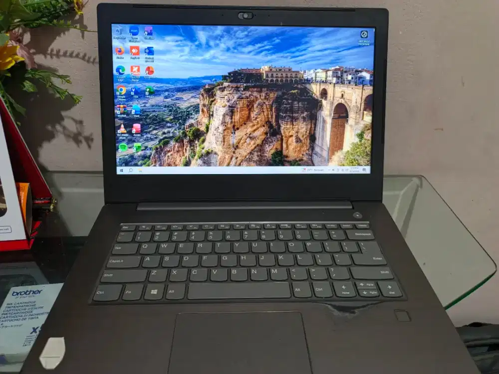 lenovo v330
i3-7020
4gb ddr4 256gb ssd nvme BUKAN CELERON