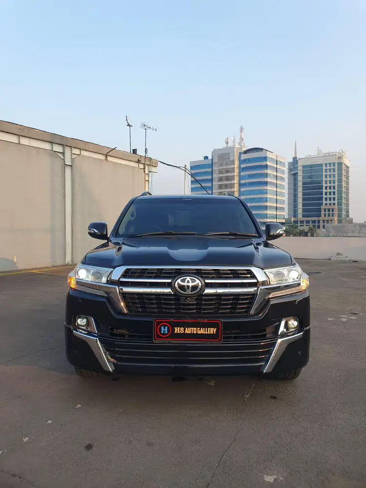 TOYOTA LAND CRUISER VXR200 2013