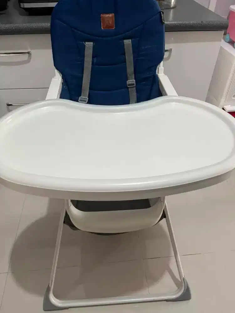 Dijual kursi makan ,stroller,tempat tidur