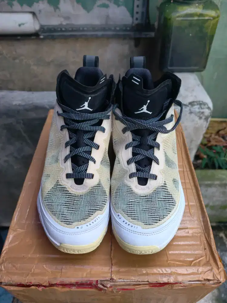 Sepatu Basket Air Jordan 37 White