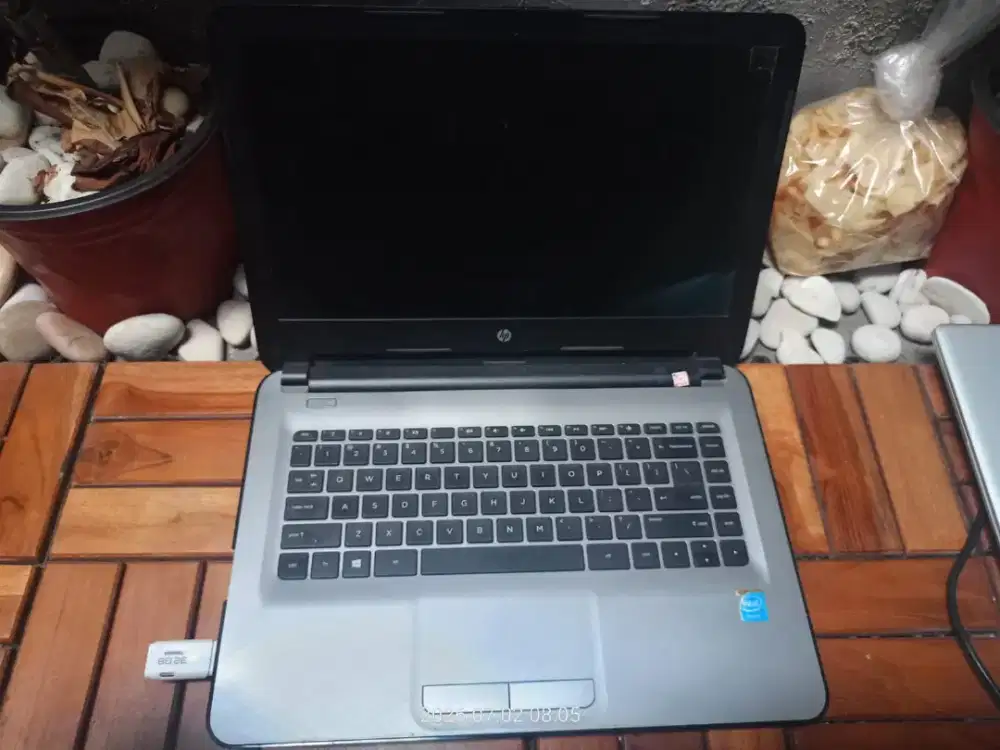 Notebook hp  14-ac603TU atau 14-ac001TU).