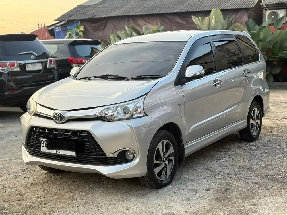 TOYOTA AVANZA VELOZ 1.5 matic 2016 nik 2015 Dp 5 jt