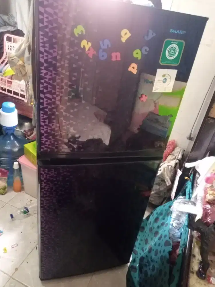 Kulkas sharp 2 pintu nyala
