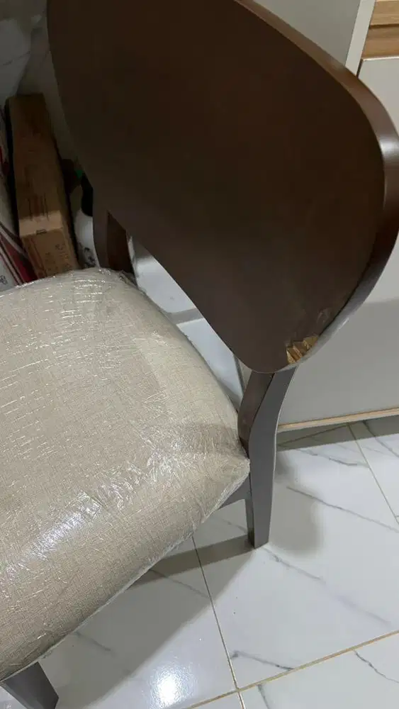 Kursi makan 4 buah kursi saja tanpa meja