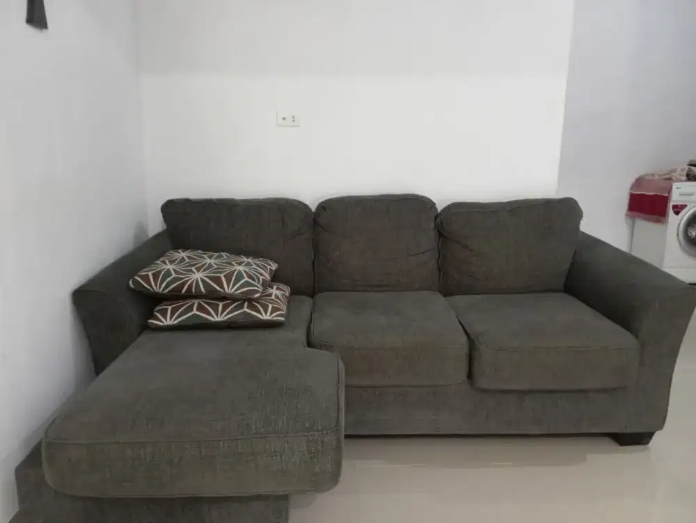 Sofa L brand ashley Informa