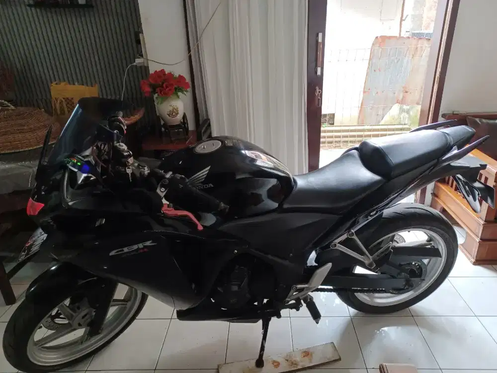CBR250R DIJUAL CEPAT KARNA MAU PINDAH