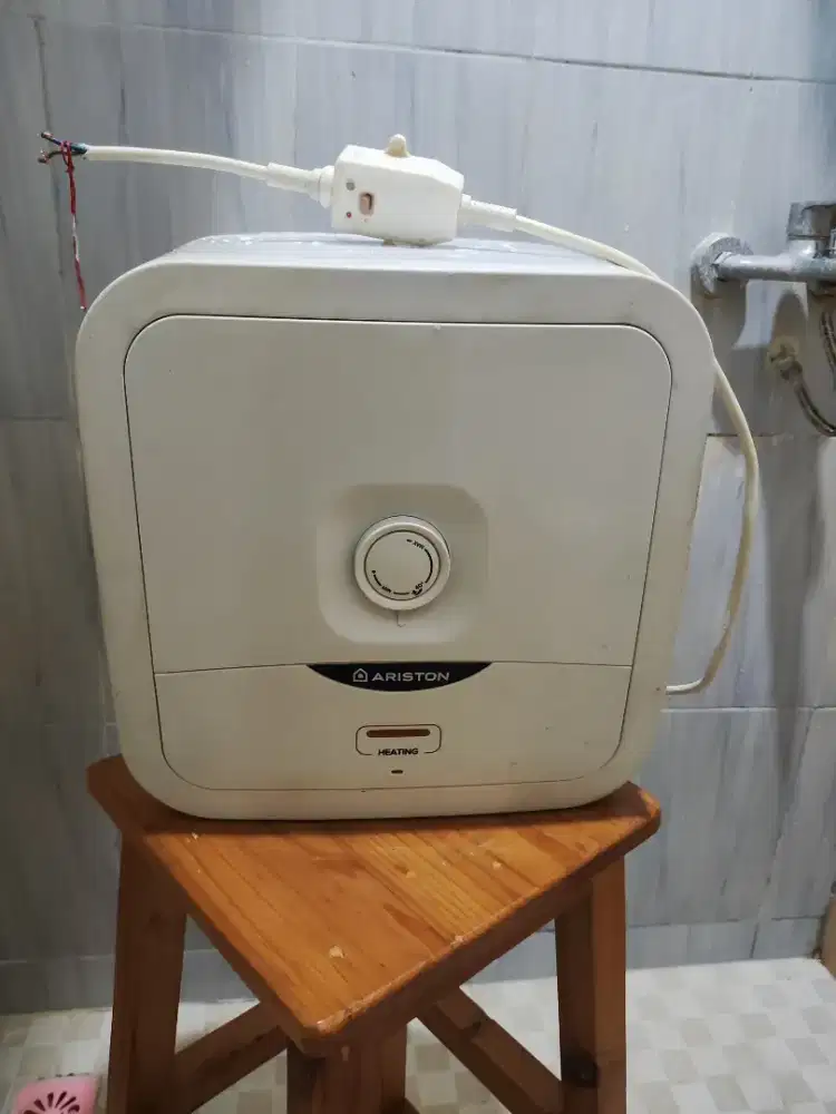 Water Heater Ariston 15L Bekas