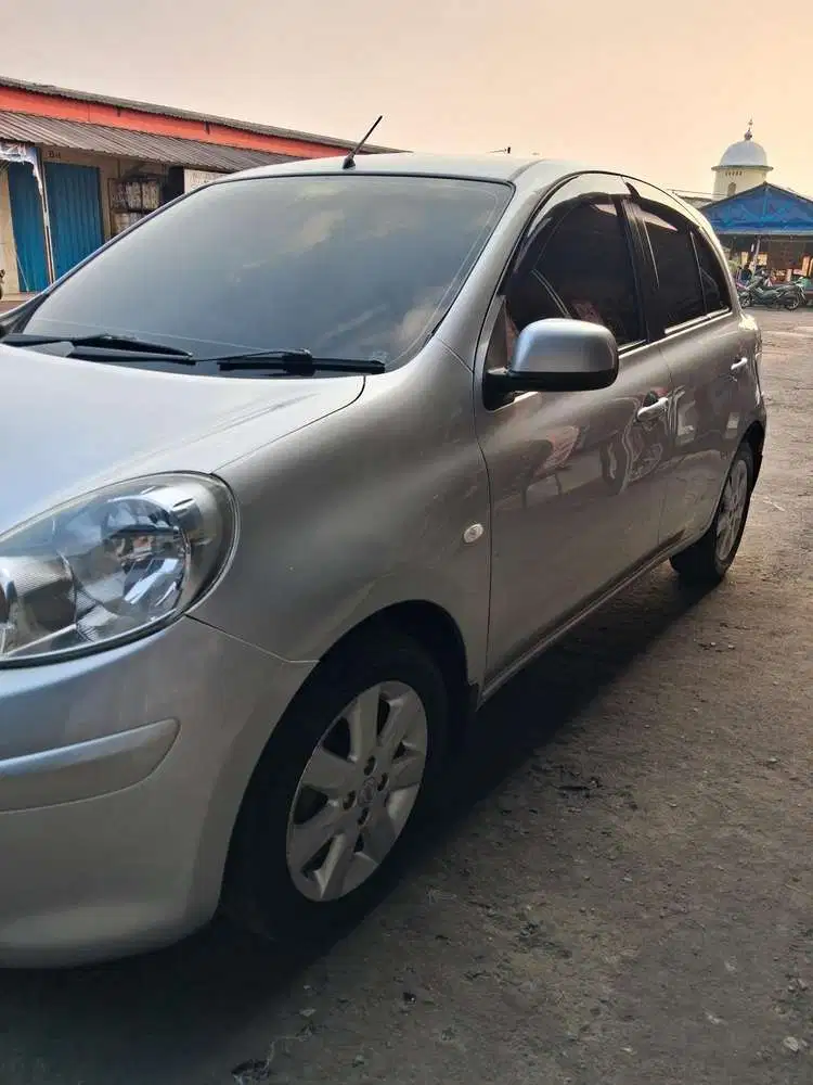 Nissan March 2011 Bensin