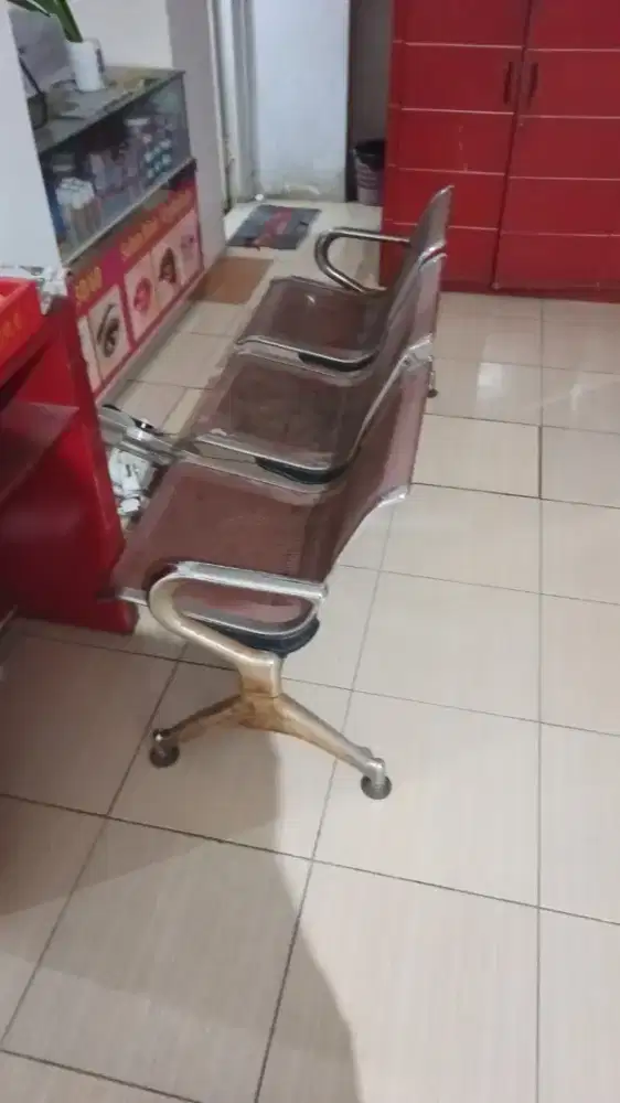 Kursi ruang tunggu