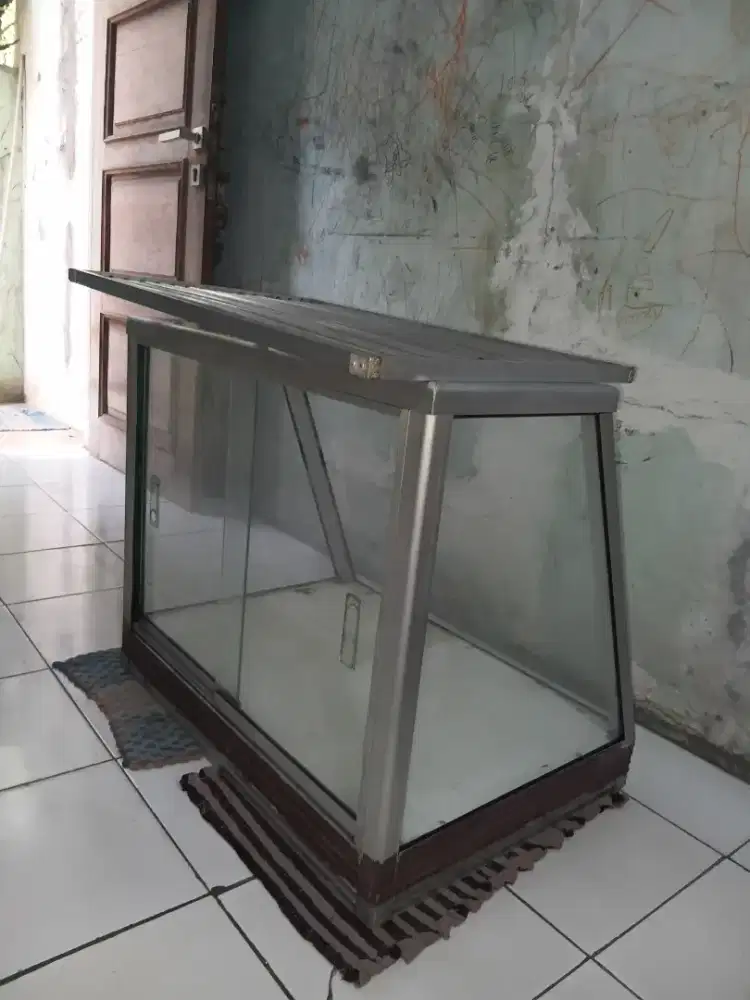 Etalase chiken dan gorengan