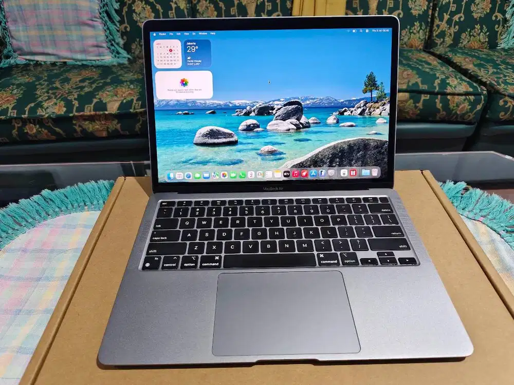 kondisi istimewa , laptop macbook air M1 retina 8/128, baterai cc