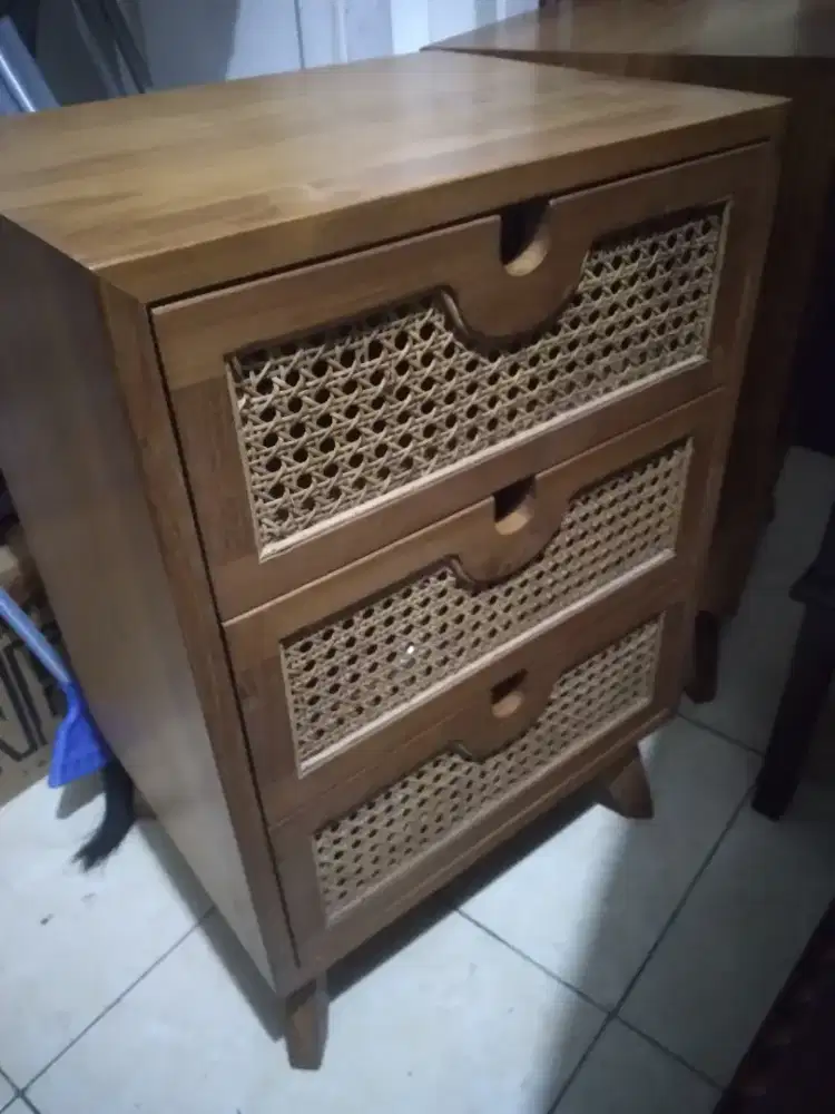 Nakas tiga laci