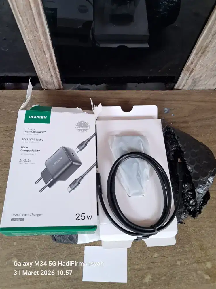 Ugreen Batok Samsung 25w hitam pvc