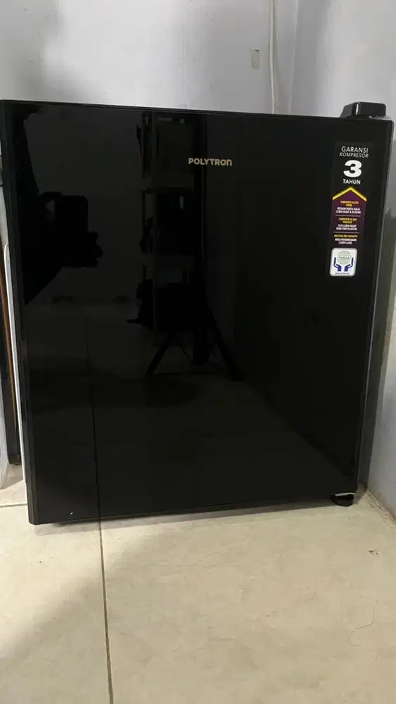 Kulkas Mini Polytron PRH 51X 50Liter Bekas, Mulus dan Normal