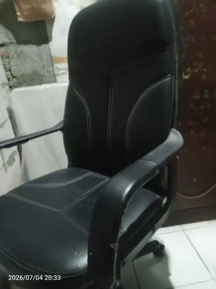 kursi kantor bekas