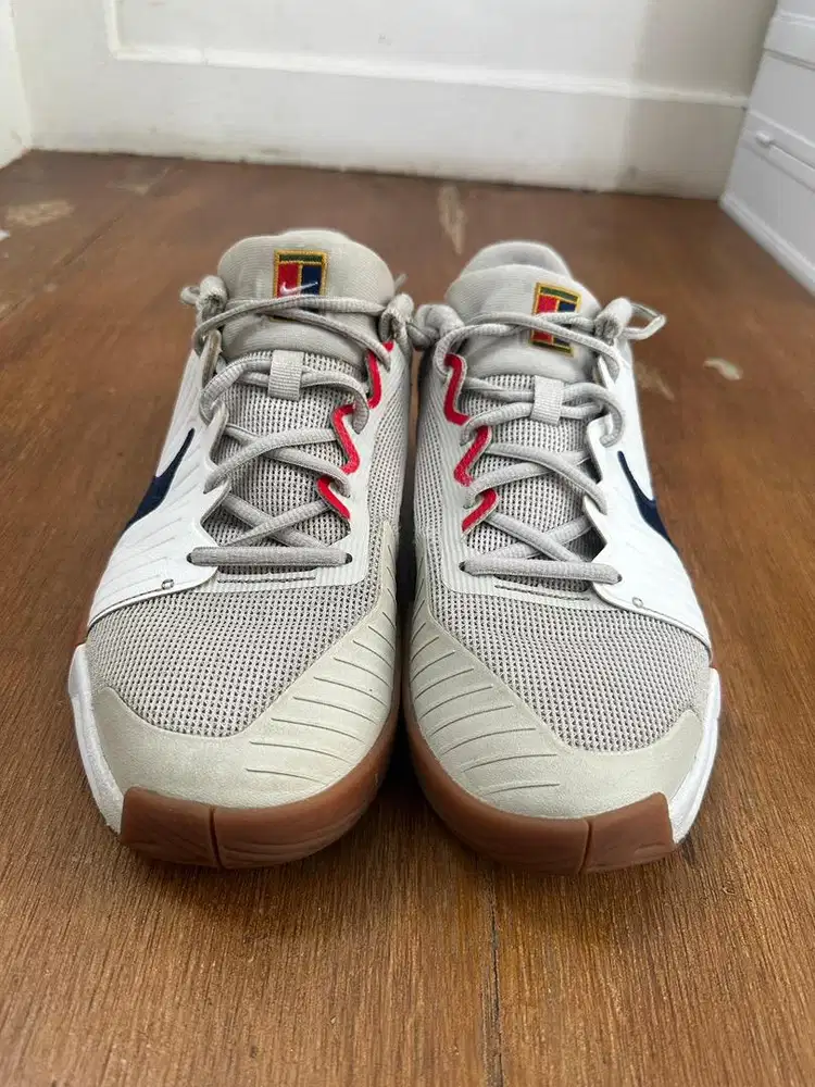 Sepatu Padel atau Tenis