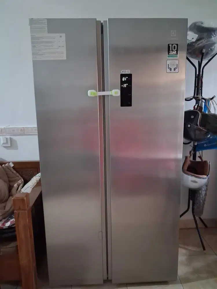Kulkas 2 Pintu merek electrolux