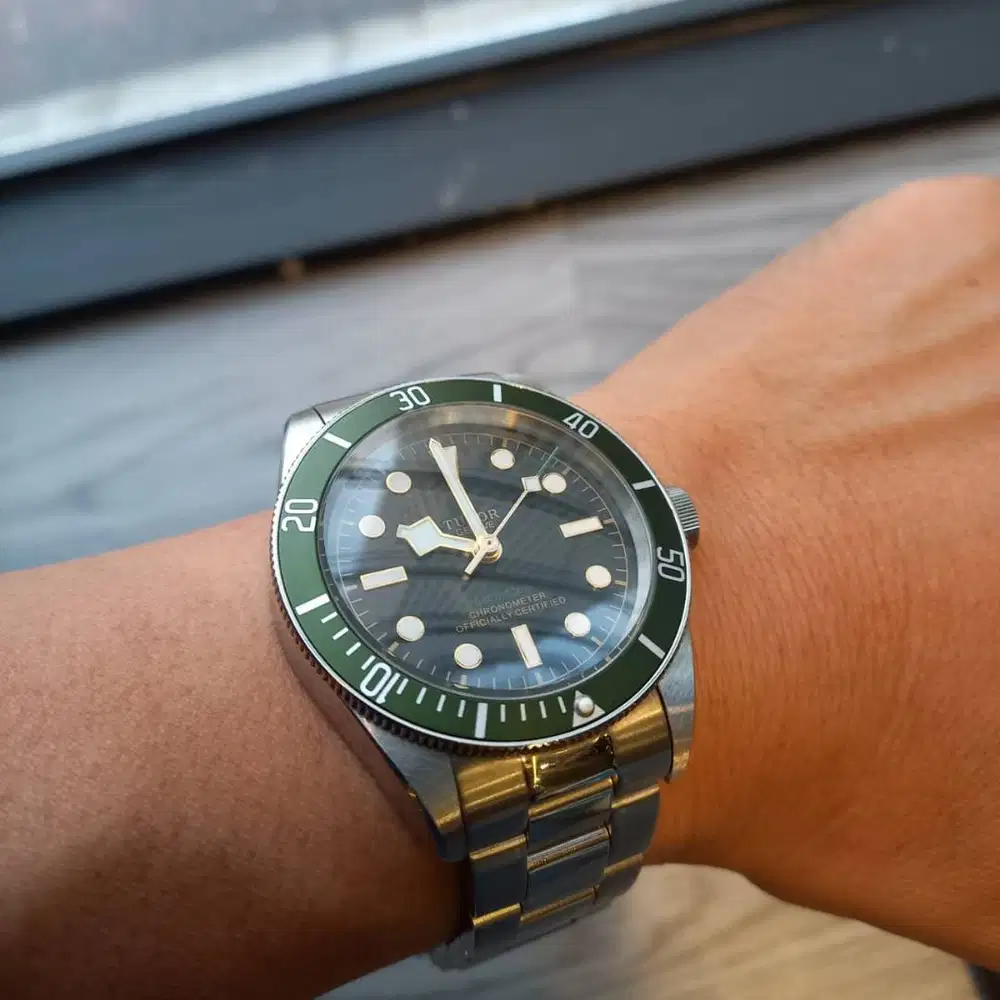jam tangan TUDOR BLACK BAY HARRODS edition