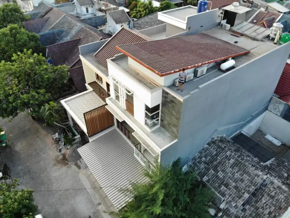 Dijual Rumah Megah 3 Lantai di Taman Royal 1 Cipondoh Tangerang