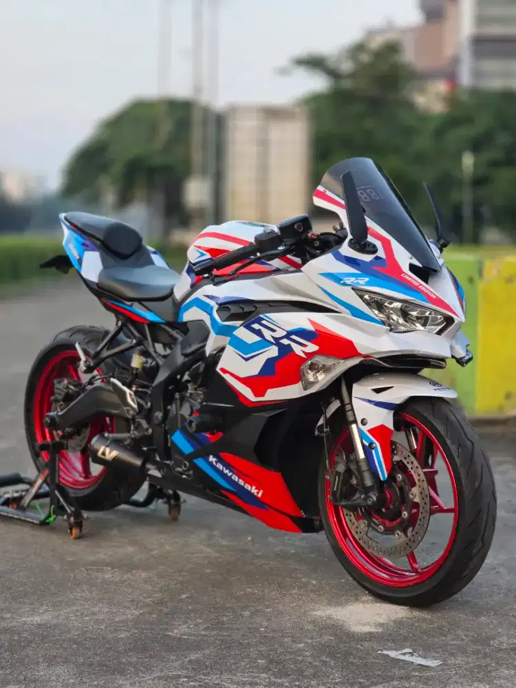 Kawasaki ZX25R ABS With LV