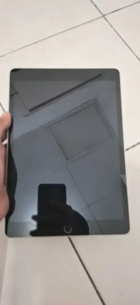 Di jual Ipad 9 64 GB + pencil original