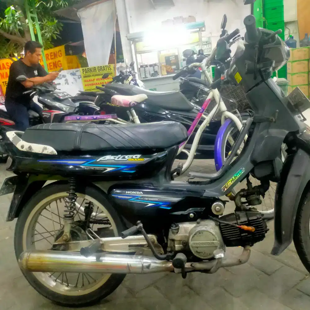 Honda Astrea grand jual cepat butuh  cod Rungkut Wonorejo