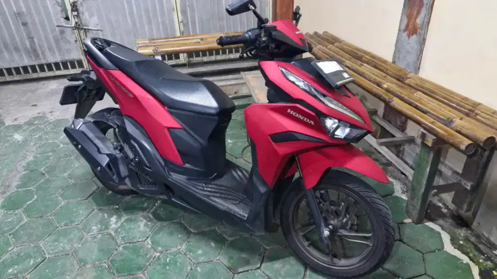 Vario 125 Cbs ISS warna merah