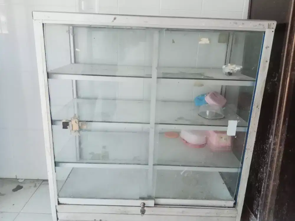 Etalase ukuran 1 meter