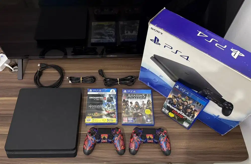 PS4 Slim 500gb Original + 2 Stick + 4 Kaset (Mulus)